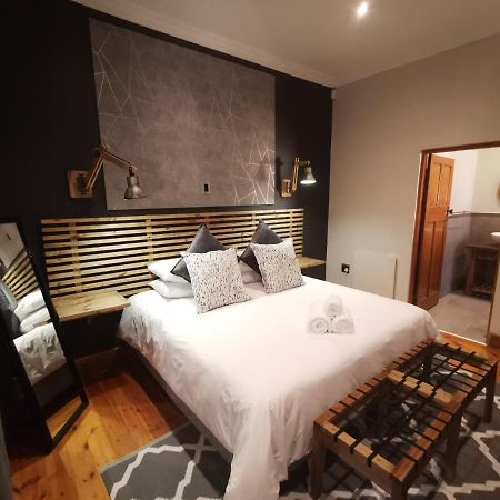 Guest Suites On Connor Bloemfontein Bagian luar foto
