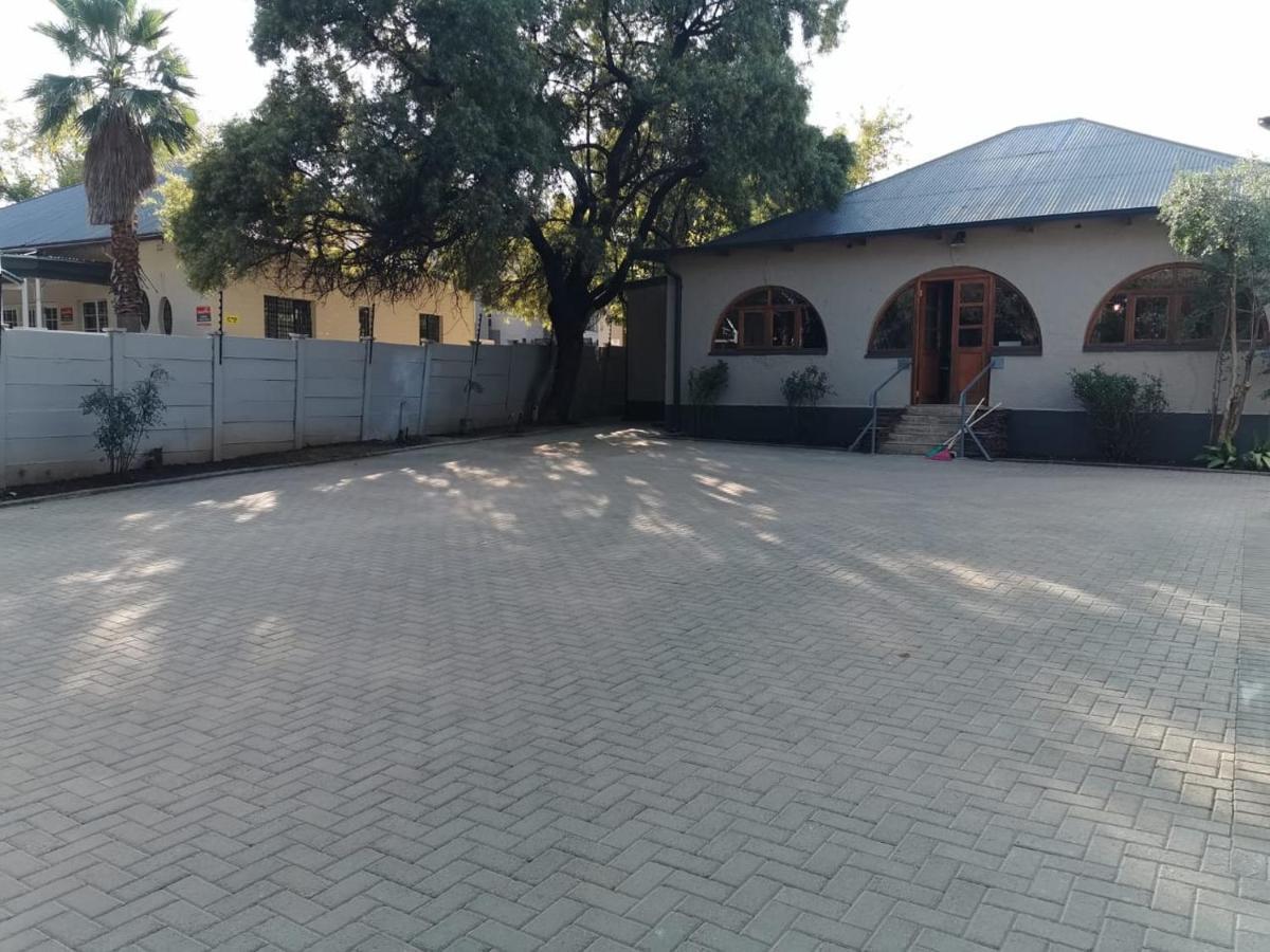 Guest Suites On Connor Bloemfontein Bagian luar foto