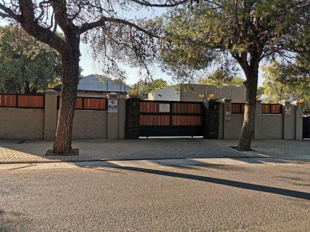 Guest Suites On Connor Bloemfontein Bagian luar foto