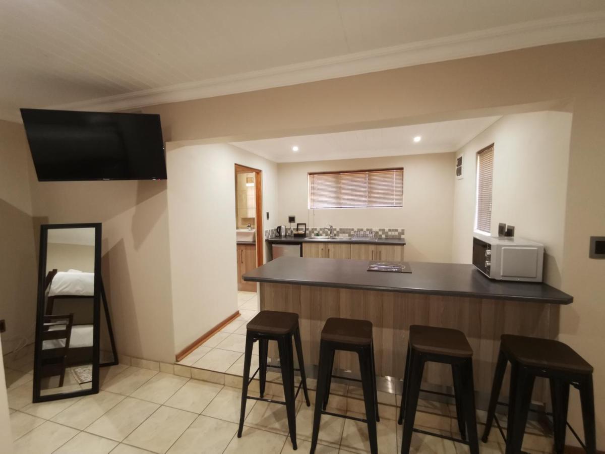 Guest Suites On Connor Bloemfontein Bagian luar foto